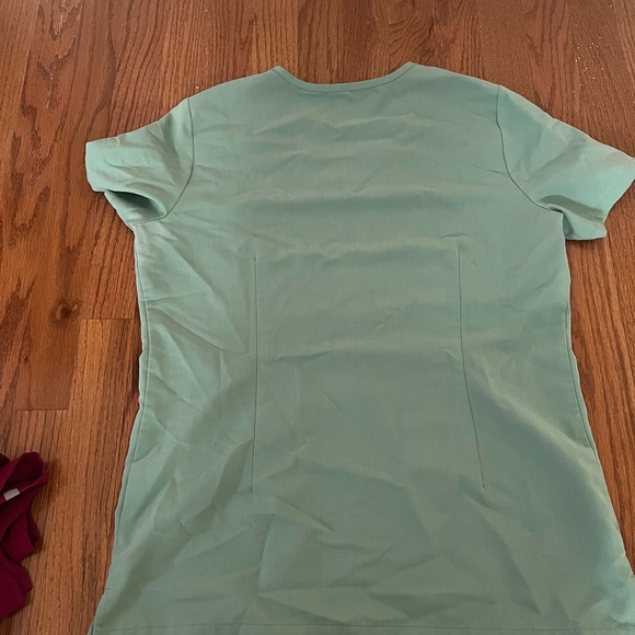 Figs scrub top - Picture 2 of 2